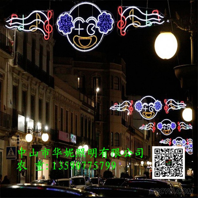 2d-motif-hanging-light-Across-Christmas-street